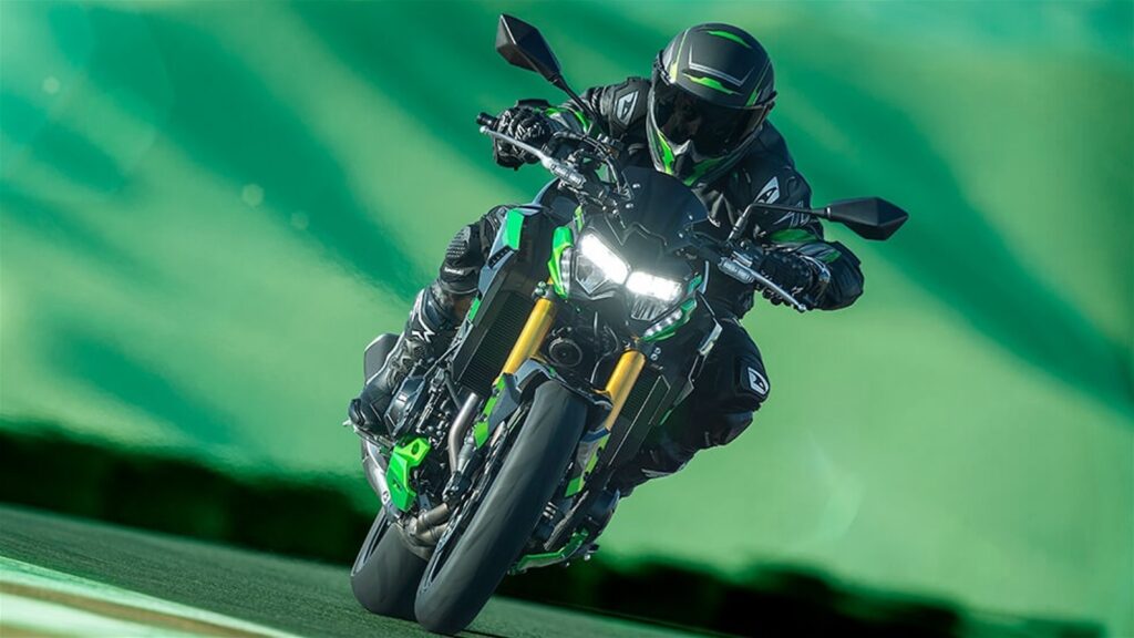 What is the Horsepower and Top Speed of the Kawasaki Z900?