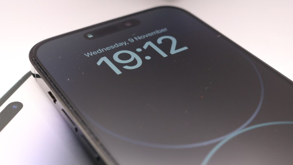 Does an Always-On Display Drain Your Phone’s Battery?