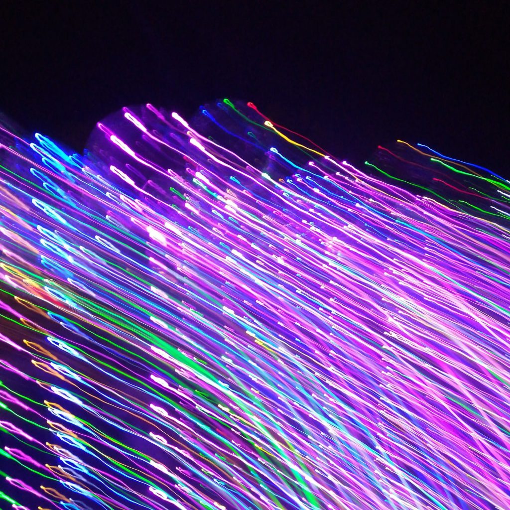 World Record Set: Ultra-Fast Fiber Achieves 1.02 Petabits Per Second Over Continental Distances