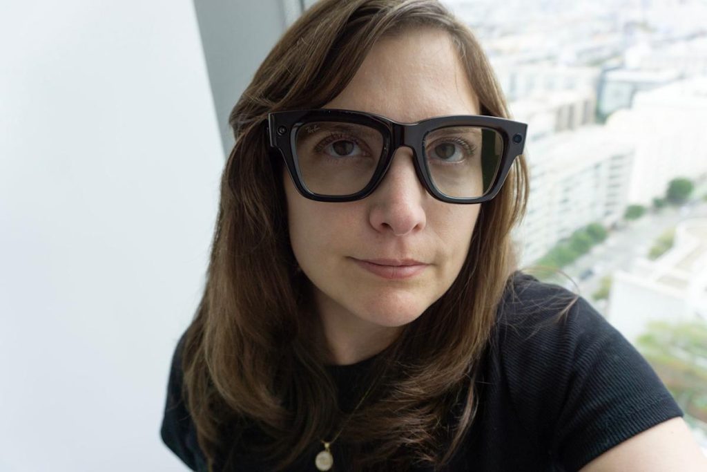 Bold frames with remarkable features Bold frames with remarkable features