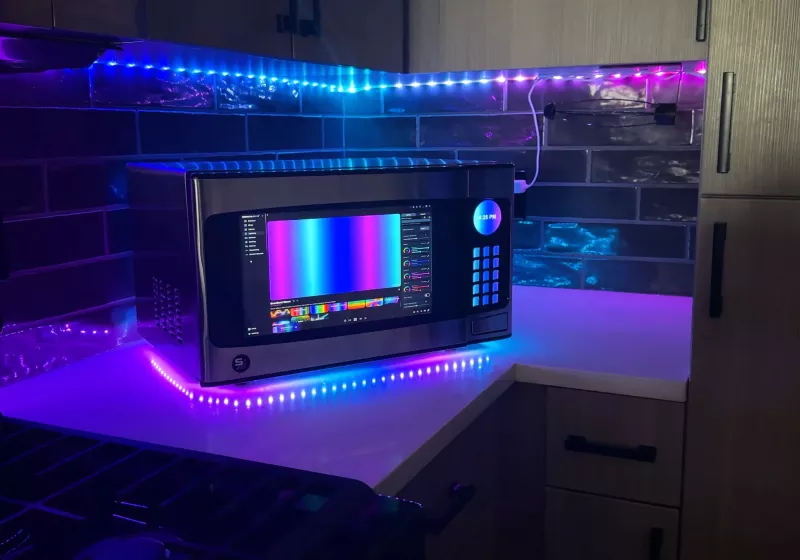 Indeed, that’s an all-in-one gaming PC inside a microwave, with the door serving as the screen.