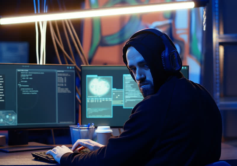 Intel launches 0K lawsuit against former employee accused of file theft and disappearance.