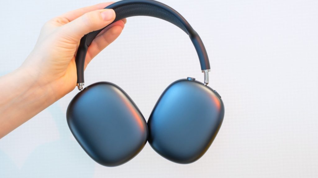 Should You Consider Buying Refurbished AirPods Max? Insights from Current Owners Should You Consider Buying Refurbished AirPods Max? Insights from Current Owners