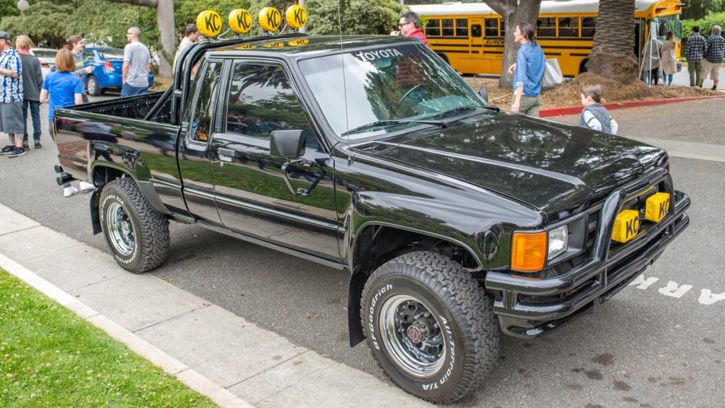 5 Incredible ’80s Pickup Trucks Available for Under K Today