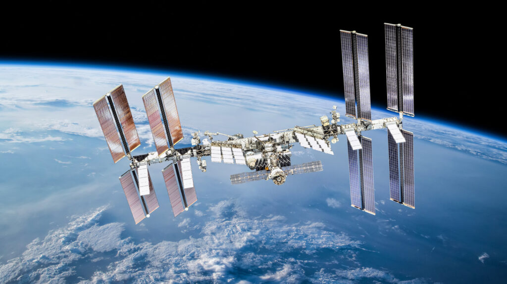 ISS Astronauts Took Refuge in SpaceX Dragon Capsule Due to an Air Leak ISS Astronauts Took Refuge in SpaceX Dragon Capsule Due to an Air Leak