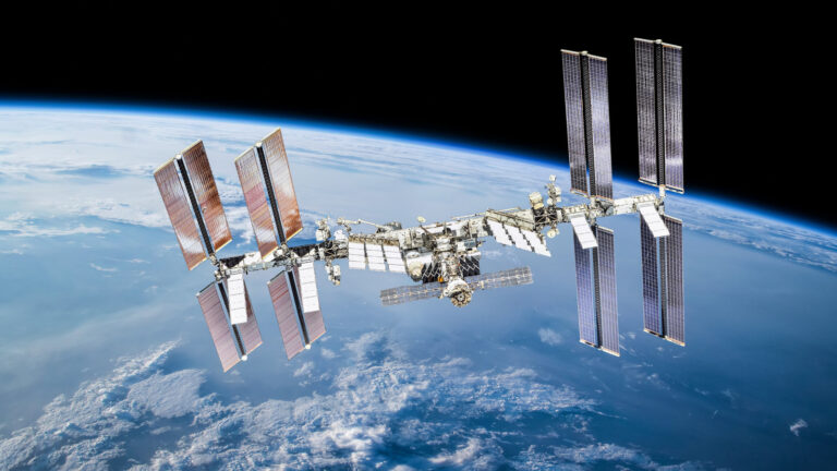 ISS Astronauts Took Refuge in SpaceX Dragon Capsule Due to an Air Leak