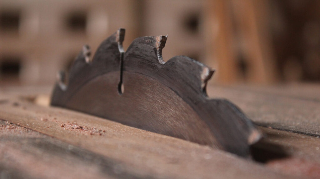 Expert Tips for Cleaning Circular Saw Blades (Plus Reasons You Should) Expert Tips for Cleaning Circular Saw Blades (Plus Reasons You Should)