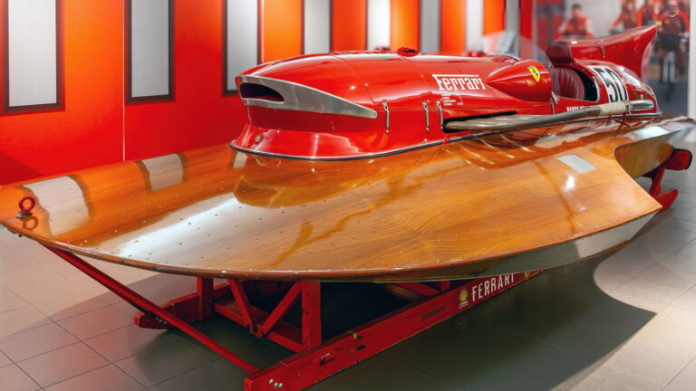 More than 70 Years Ago, Ferrari’s F1 Hydroplane Transformed High-Speed Watercraft