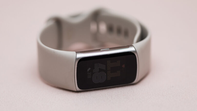 Google Hints at Upcoming ‘Fitbit Edge’ Wearable Set for Reveal on October 12
