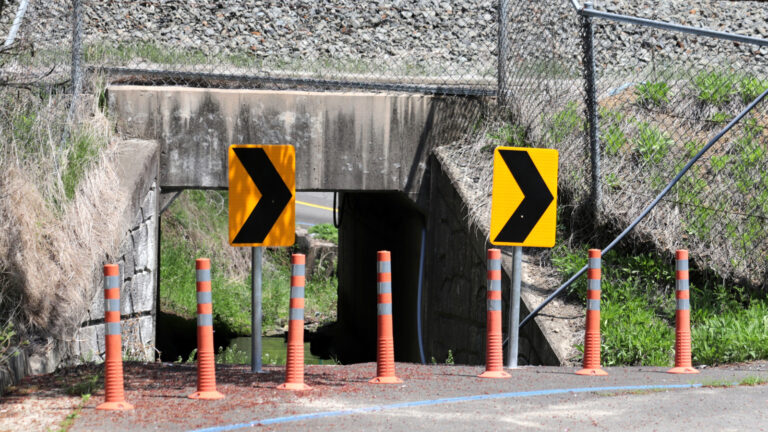 What Is the Meaning of a Chevron Road Sign Pointing Right or Left?