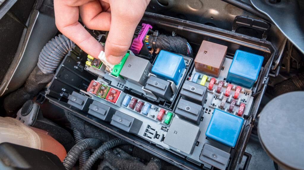 3 Indicators That Your Car Has a Blown Fuse 3 Indicators That Your Car Has a Blown Fuse